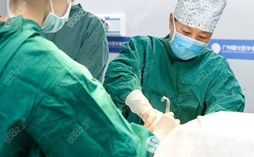 在广州曙光做假体隆胸手术