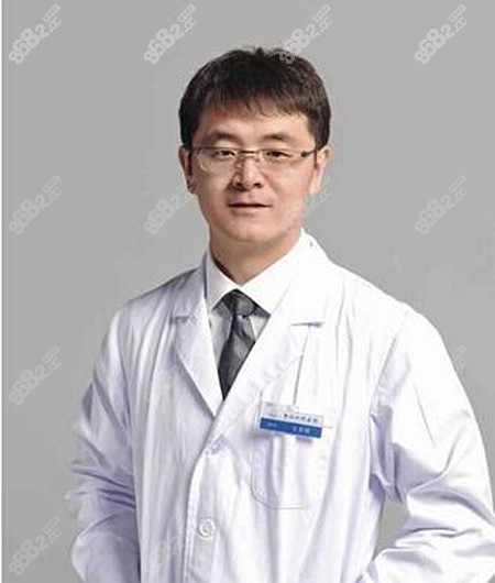 大家也是不远千里来到北京八大处,问哪个医生做鼻子好?