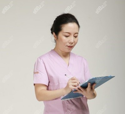 成都眼修复医生蔡灵