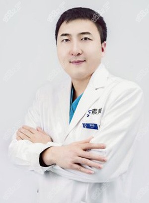 成都眼修复医生杨迪
