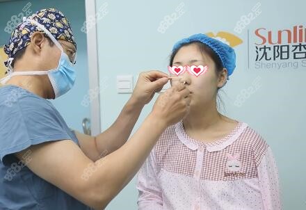 朱石江院长做鼻部面诊设计