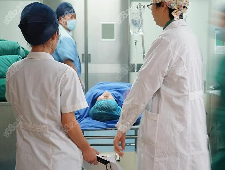 上海仁爱医院O型腿矫正手术全程有医生团队陪护