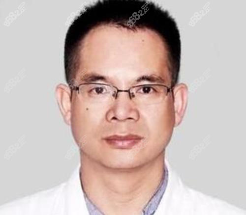 廣東深圳樂(lè)美隆鼻醫(yī)生向宏偉
