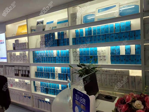 成都新桥口腔医院矫正病例展示墙