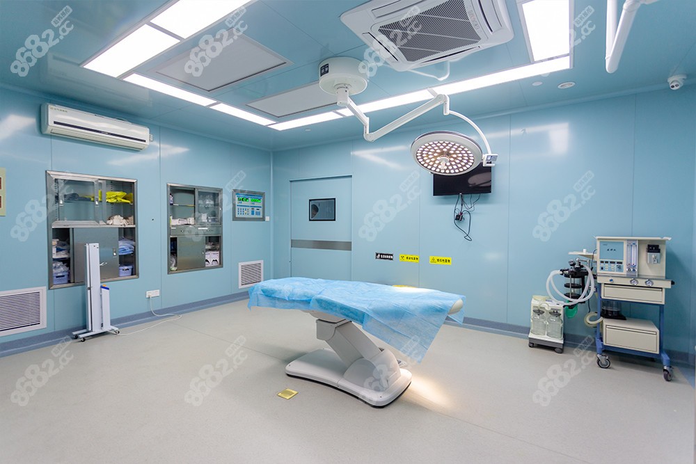 广州青逸植发干净卫生随时消毒的手术室