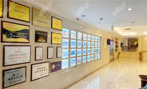 整形美容医院院内授权牌展示