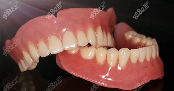 公布嘉兴全托假牙的价格其费用与全口义齿基托的材料有关
