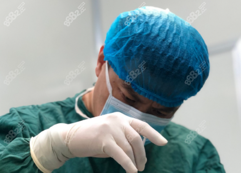 唐家训医生隆鼻的样子