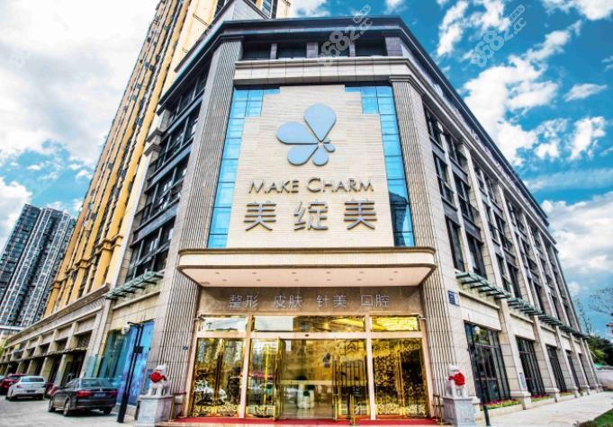 成都做隆胸失败修复好的罗通贵在美绽美坐诊