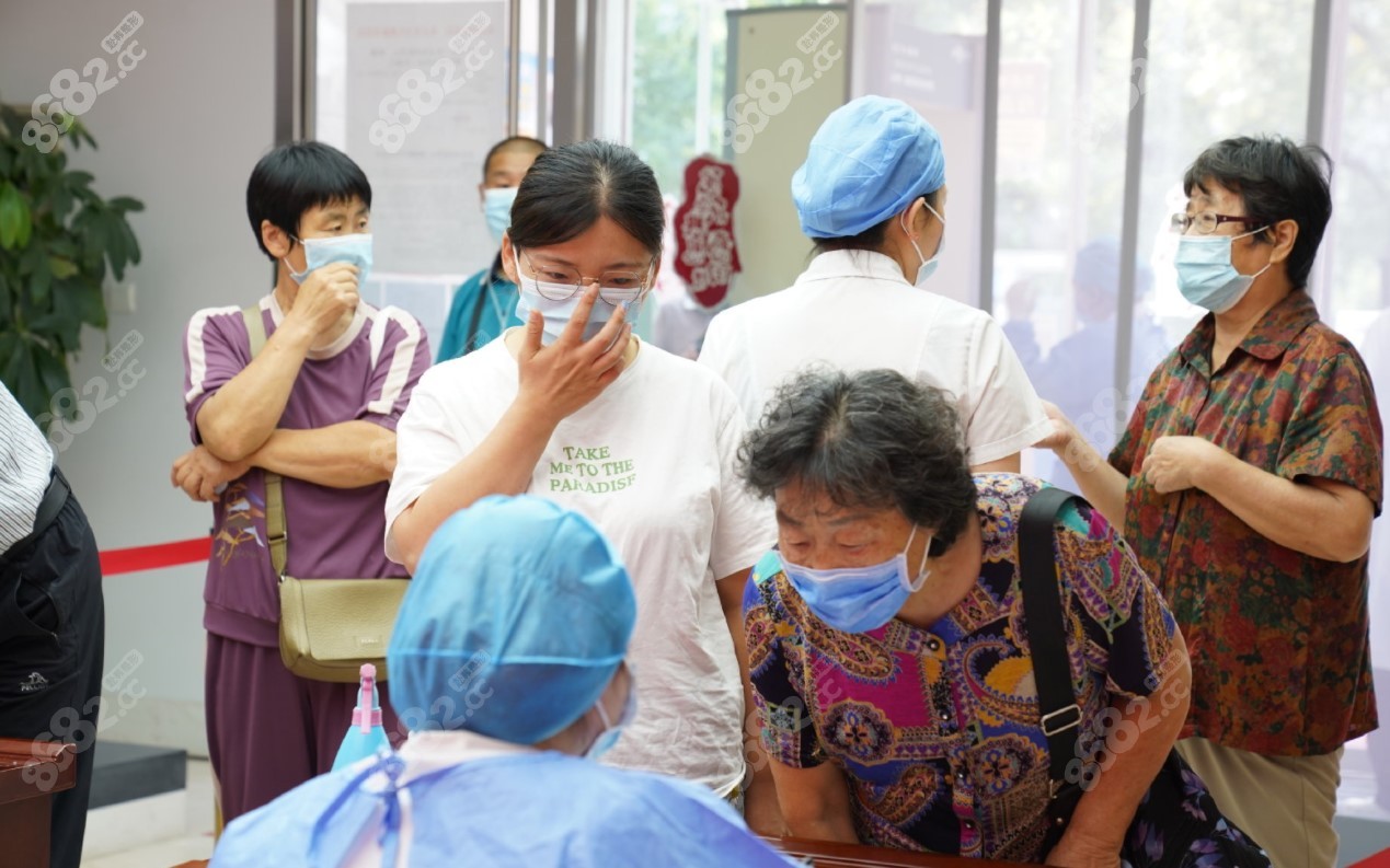 北京中诺口腔医院价格怎么样?中诺种半口牙15000元是真的吗