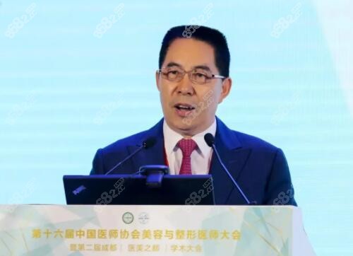 重庆李世荣院长演讲照