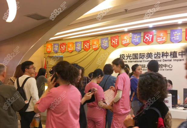 成都种植牙哪家医院性价比高？推荐成都极光口腔