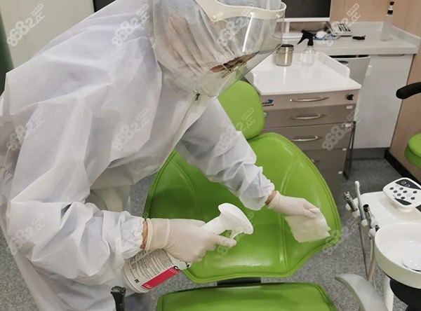 深圳正夫口腔对诊疗室进行消毒
