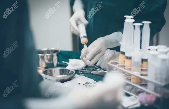 孫澤芳醫(yī)生做脂肪豐胸會純手工提純脂肪