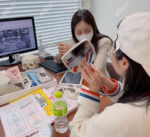 求美者在韩国专门做轮廓的医院面诊.jpg