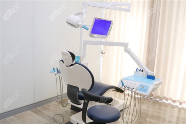 观音桥美仑美奂口腔诊疗室及牙椅