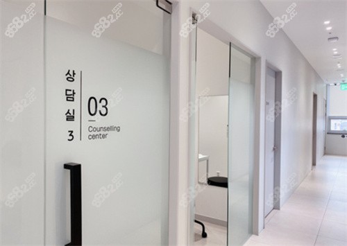 韩国欧佩拉整形外科医院诊室外