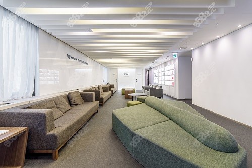 韓國(guó)原辰整形醫(yī)院休息區(qū)