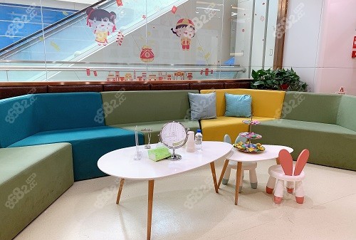 昆明松鼠口腔医院休息区