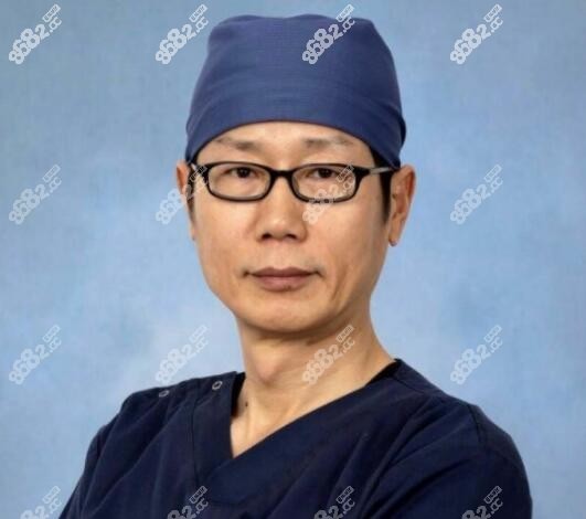 韩国清潭FIRST整形外科成镇模院长