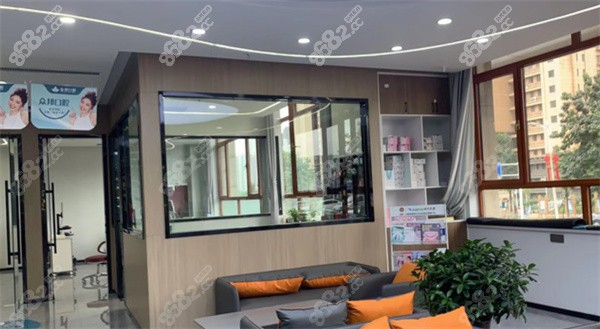 泰安众邦口腔望月广场店客人休息区