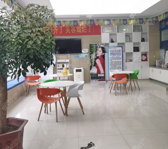 啄木鸟口腔置地店环境