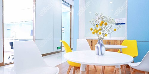 武汉清华阳光口腔候诊区