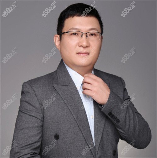 杜本军医生坐诊广州紫馨整形外科医院，是2项颌面整形专项器械研发者