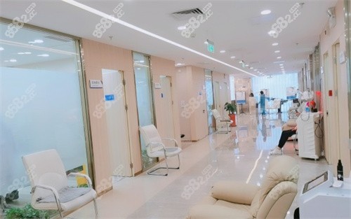 碧莲盛植发医院过道
