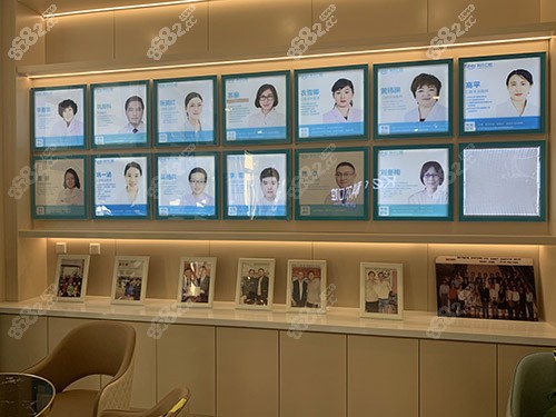 北京科尔口腔大厅医生照片墙