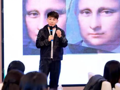 潜佳宏医生