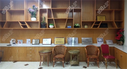 昆明德系口腔荣誉墙图