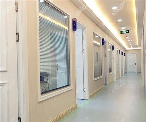沈阳欢乐口腔医院走廊