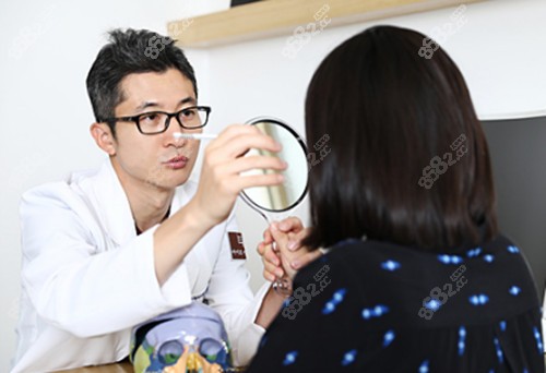 韩国EH爱护整形外科朴炳浩怎么样