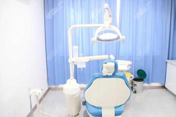 ?？趷垩揽谇会t(yī)院診療室