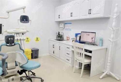 重庆德贝口腔收费高吗？
