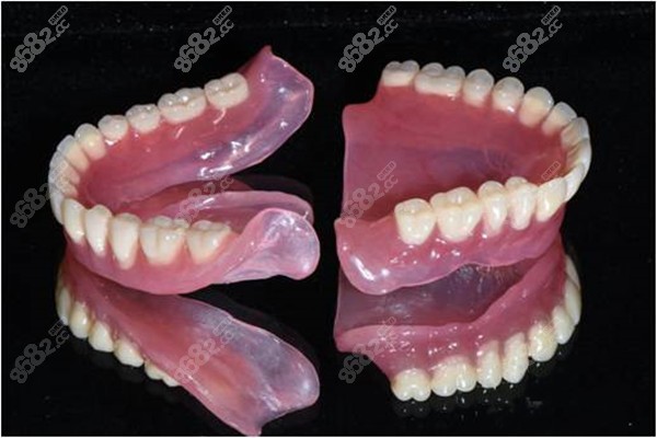 BPS吸附性义齿里面有金属材质