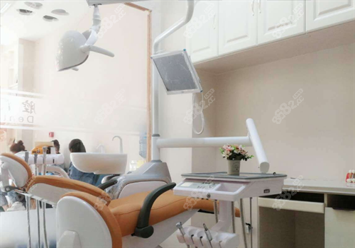 青岛维乐口腔医院看牙设备图