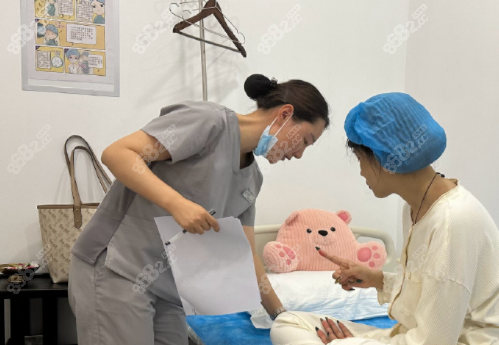 張冰潔修復(fù)雙眼皮術(shù)后管理好