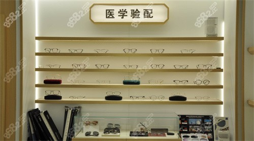 北京何氏眼科医院验配区