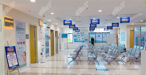 佛山爱尔眼科医院候诊区