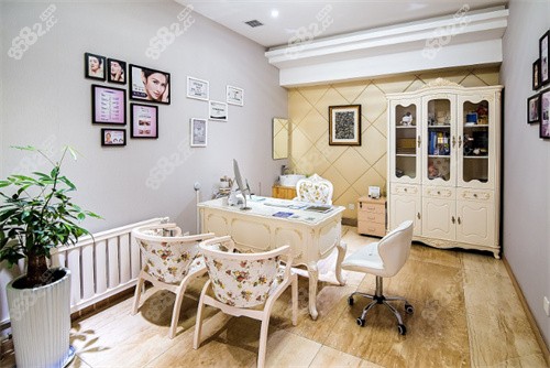 大連愛德麗格醫(yī)療美容面診室