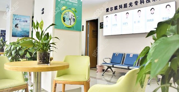 马<!--<i data=20240705-sp></i>-->眼科医院休息区