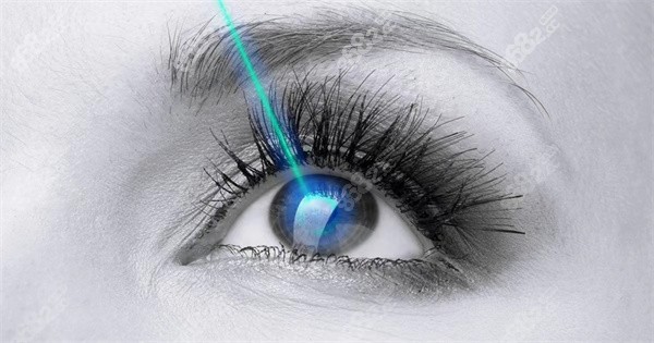 视网膜细血管瘤特征性的临床表现是什么