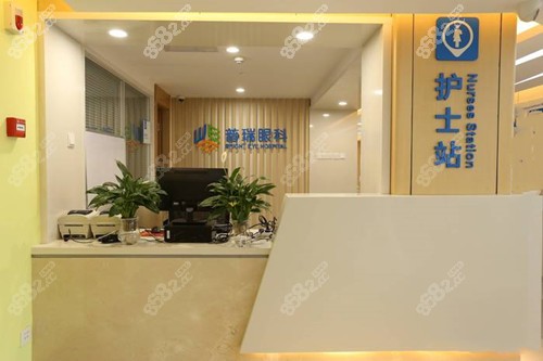 兰州普瑞眼科护士站服务台环境