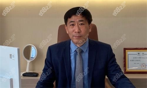 广州郭震宇医生工作照