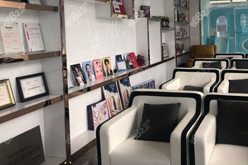 成都奥展口腔大厅休息区
