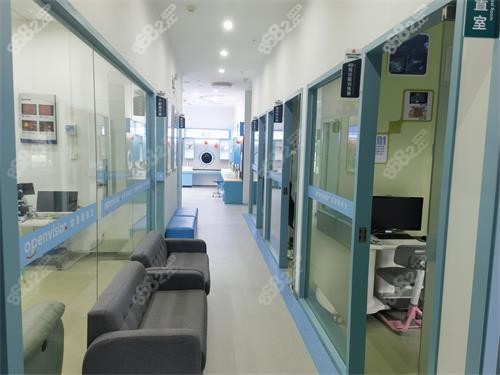 泉州惠明欧普眼科走廊休息区