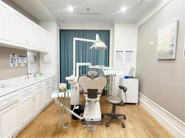 上海明珠医院口腔科收费标准来la：3M树脂补牙380+|拔牙20+