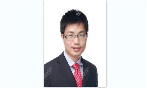 廣州廣大整形醫(yī)生何錦泉